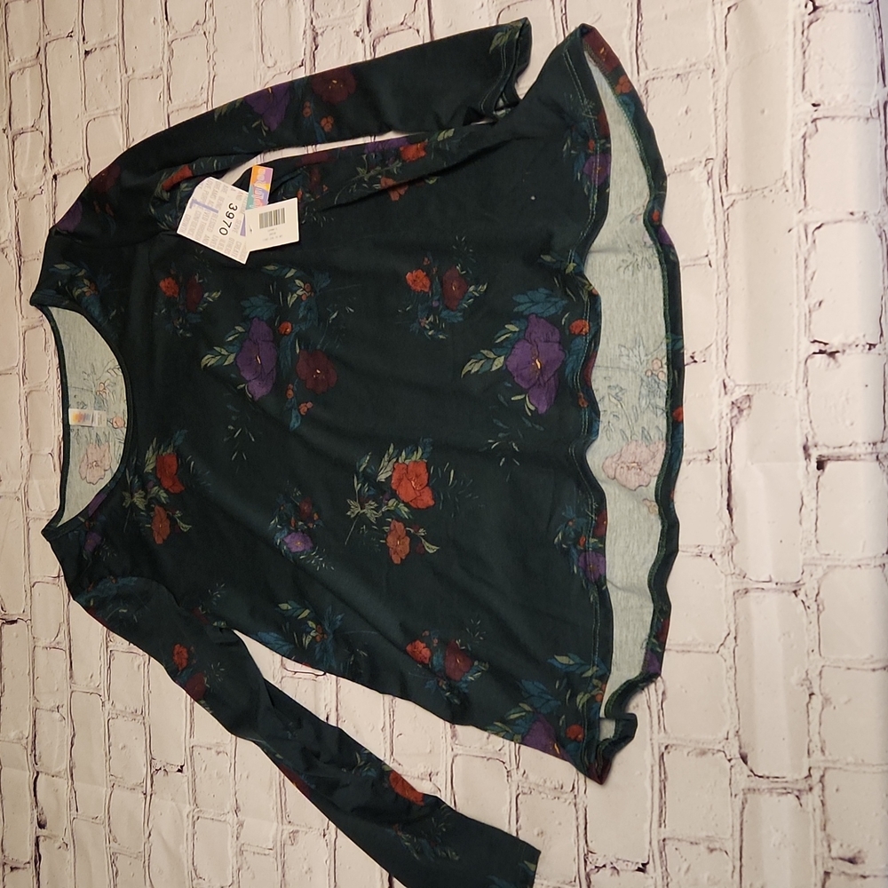 Large NWT long sleeved green floral tee LuLaRoe Lynnae